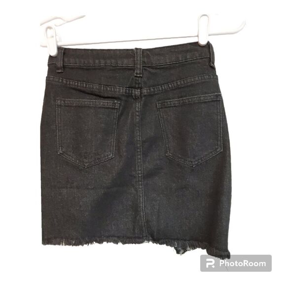 Just Quella Black Frayed Hem Denim Mini Skirt NWT Size 4 - Picture 2 of 7
